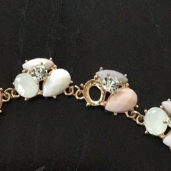 Gold chain necklace with multicolored bead pattern - Picture 4 of 5